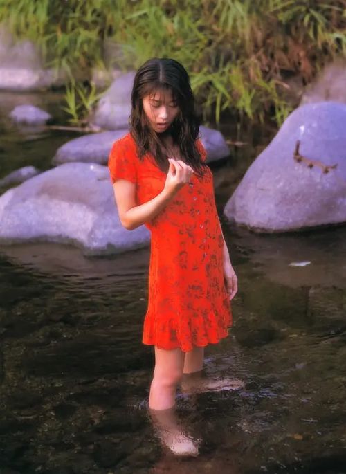 栗林知美