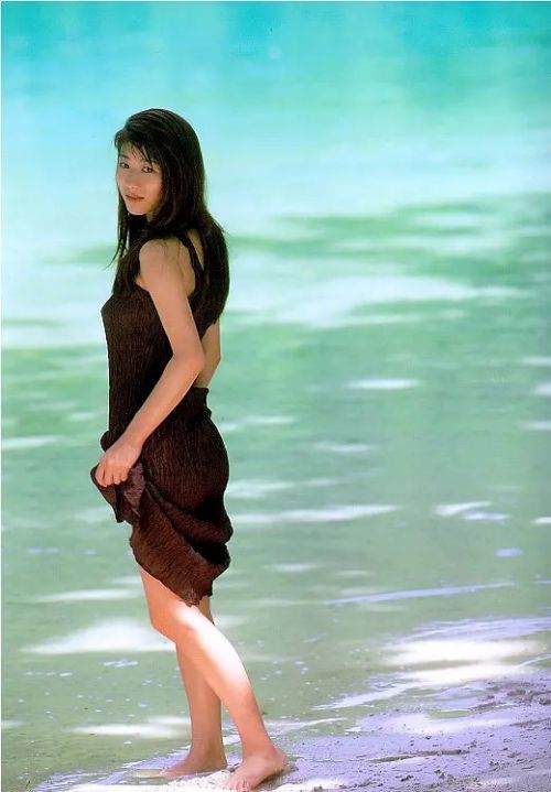 栗林知美