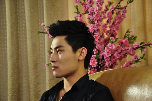 王栎昂