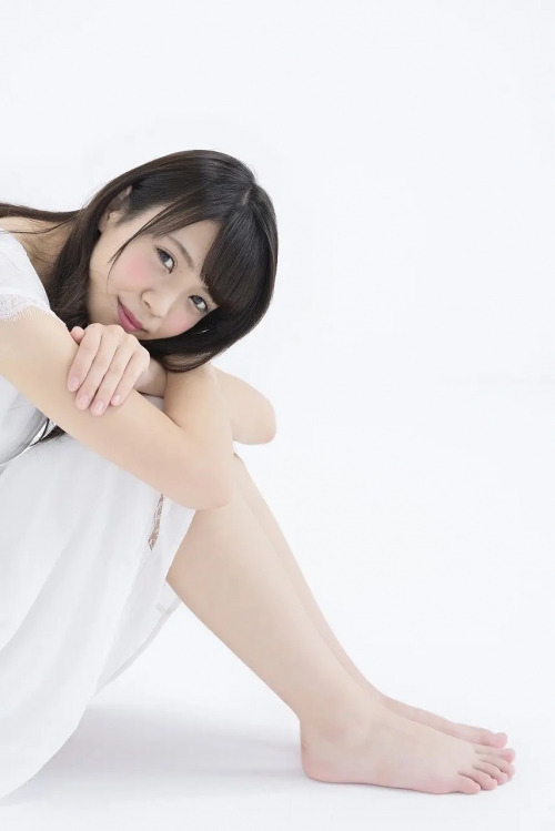 小林由依