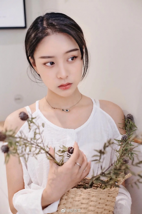 范琦文