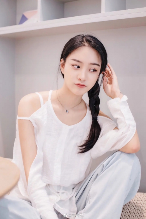 范琦文
