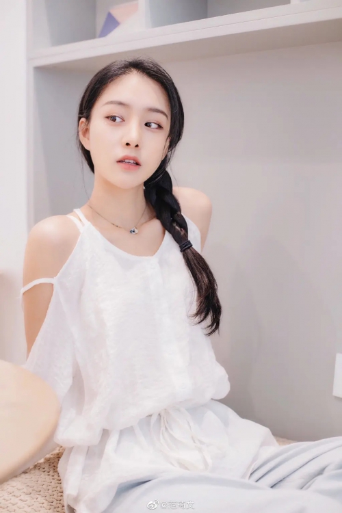 范琦文