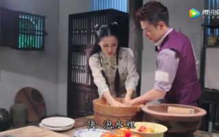 正定帮忍冬炒菜烫伤，忍冬心急的样子让正定亲吻了她