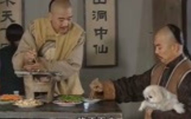 布衣天子：皇上微服私访吃火锅，抱了只小狗没胃口了！