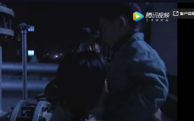 永不放弃 ：男子杀死女友，后悔的抱住女友尸体