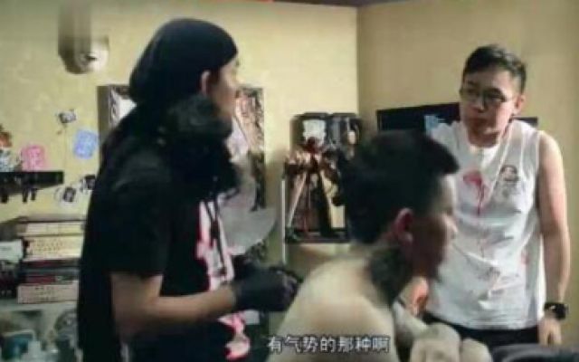 屌丝男士第3季: 大鹏被削要纹一条龙, 文章: 完美!
