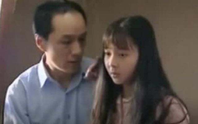 渣男看到儿子手指没了，没想到竟是后妈害的，后妈一听直接开溜