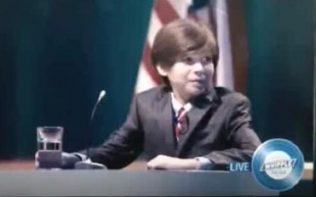 新阴阳魔界：一部超现实讽刺电影，小男孩当选美国总统，上任就轰炸俄罗斯！