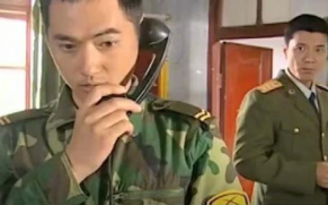 指导员打不通电话无计可施，小战士直接拨通总机1号线