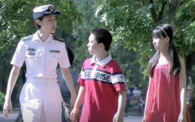 舰在亚丁湾：肖乐乐外出又被龚新华找到，一顿好打肖乐乐！