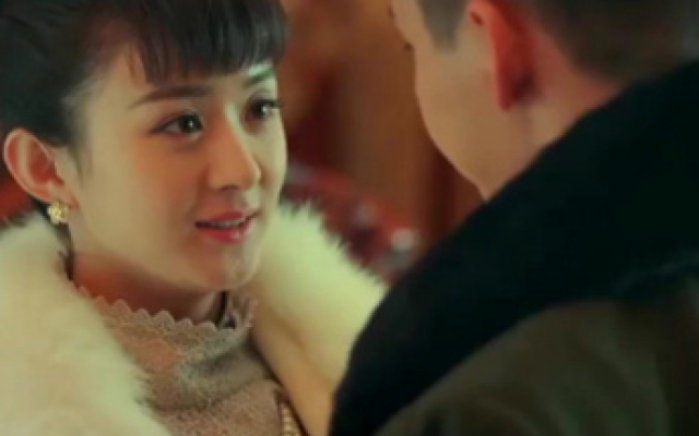 老九门：陈伟霆把赵丽颖惹哭了，为了哄她直接亲亲！好甜