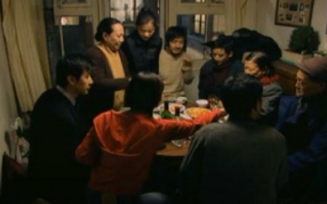 农村公婆在岳母家吃饭，哪料岳母却拿出一双公共筷子，真是过分