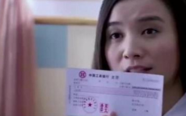 富豪给小宋佳一张空白支票让她随便填, 她填了9个9