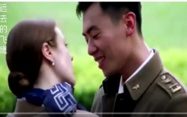 远去的飞鹰：战友真坏，欺负洋媳妇不懂中文，军官直接用俄语骂！