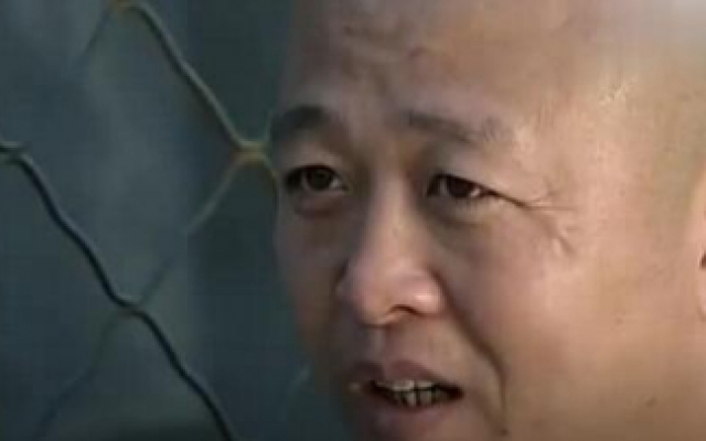  青盲：冯彪给张海峰送了一张情报图，没想到提出了条件，只好答应