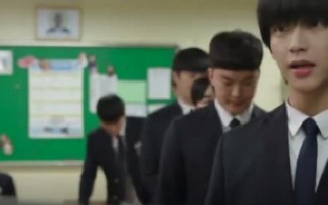 豆瓣9.0分的韩国沙雕短剧，从头笑到尾《啊因为是男高所以很幸福》