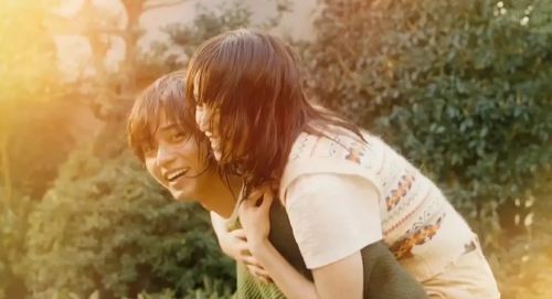 黄昏时分、牵着手 夕暮れに、手をつなぐ