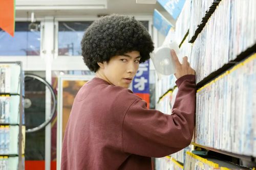 爆炸头田中 アフロ田中