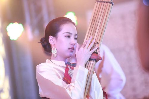 蓬朗舞情缘
