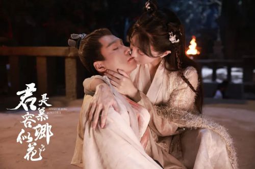 君是慕容卿似花