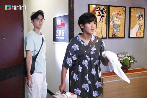 灵戏逼人 靈戲逼人